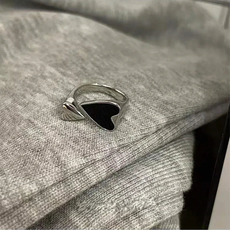 New Trendy Two-color Black Heart Rings For Women Minimalist Aesthetic Drop Of Oil Open Rings Female Metal Punk Party Jewelry