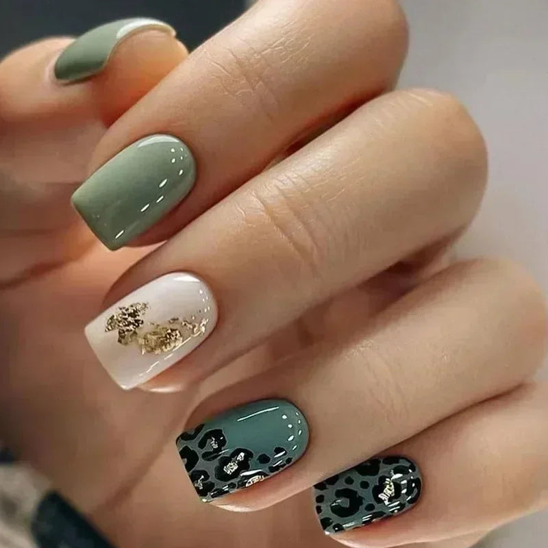 24Pcs Fashion Fake Nails Press on Short Square Head False Nail Art Black Starlit Sky Design Artifical Full Cover Nail Tips 2030